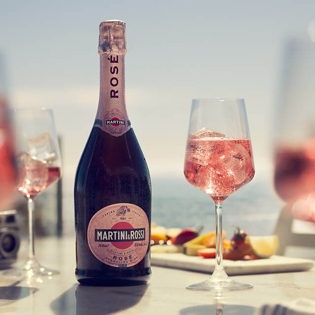 Dry & Sweet Vermouth Cocktails Martini Cocktails MARTINI & ROSSI®