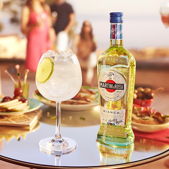 Dry & Sweet Vermouth Cocktails Martini Cocktails MARTINI & ROSSI®