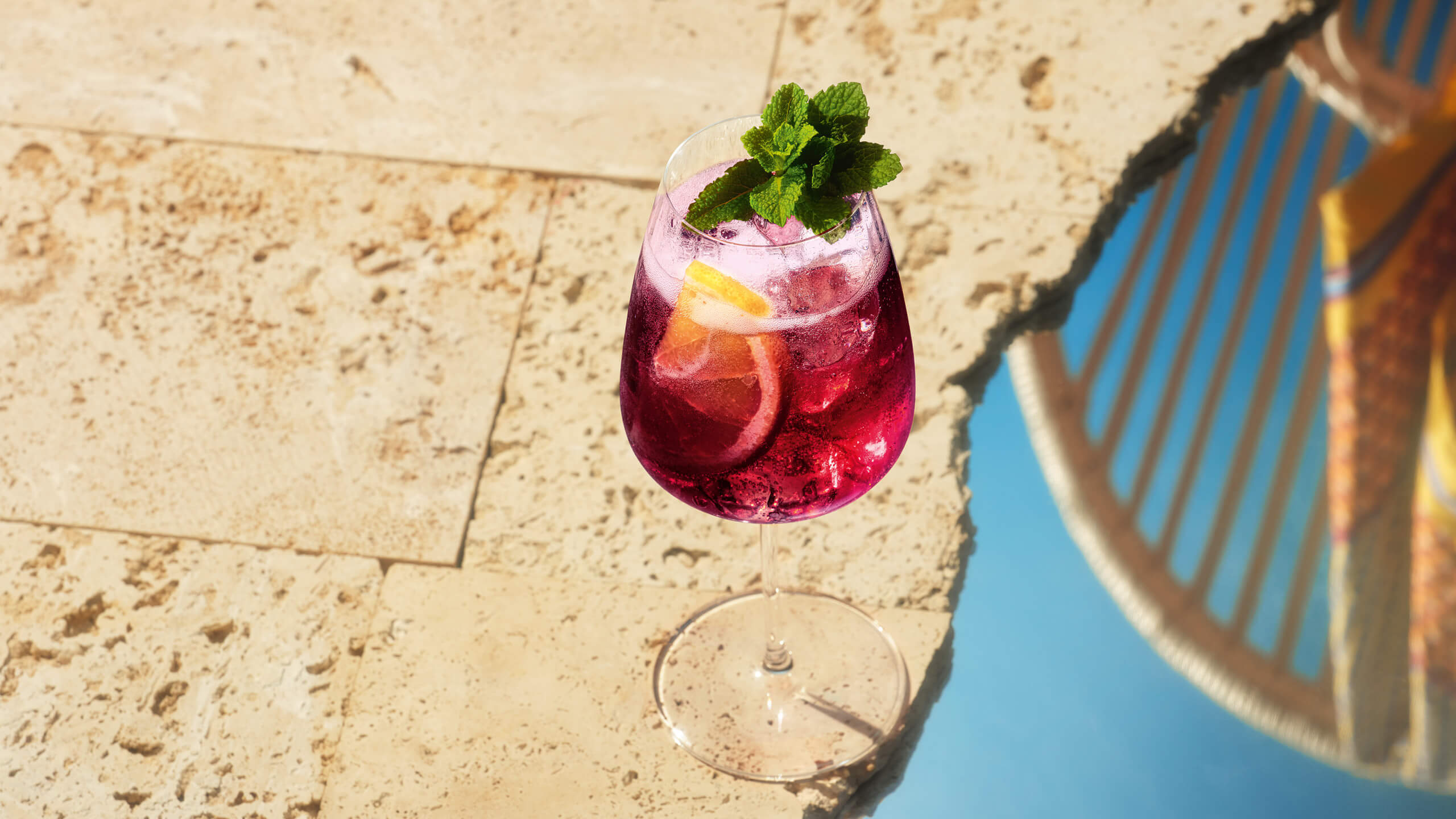 MAR_Bianco_Std_Mood_OA_Pomegranate - Pom Spritz - Desktop_resized