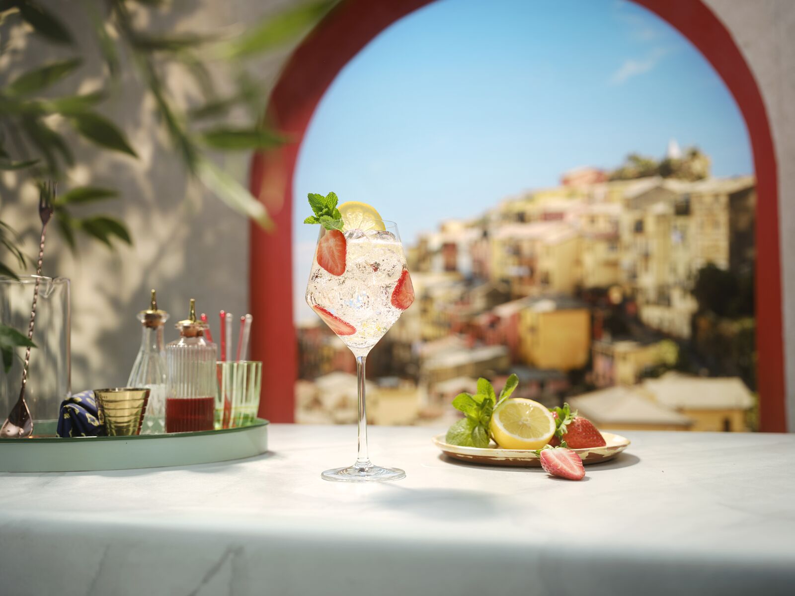 FY26_Martini_FR_Website_OurDrinksBanner_Blanco_Spritz_Serve
