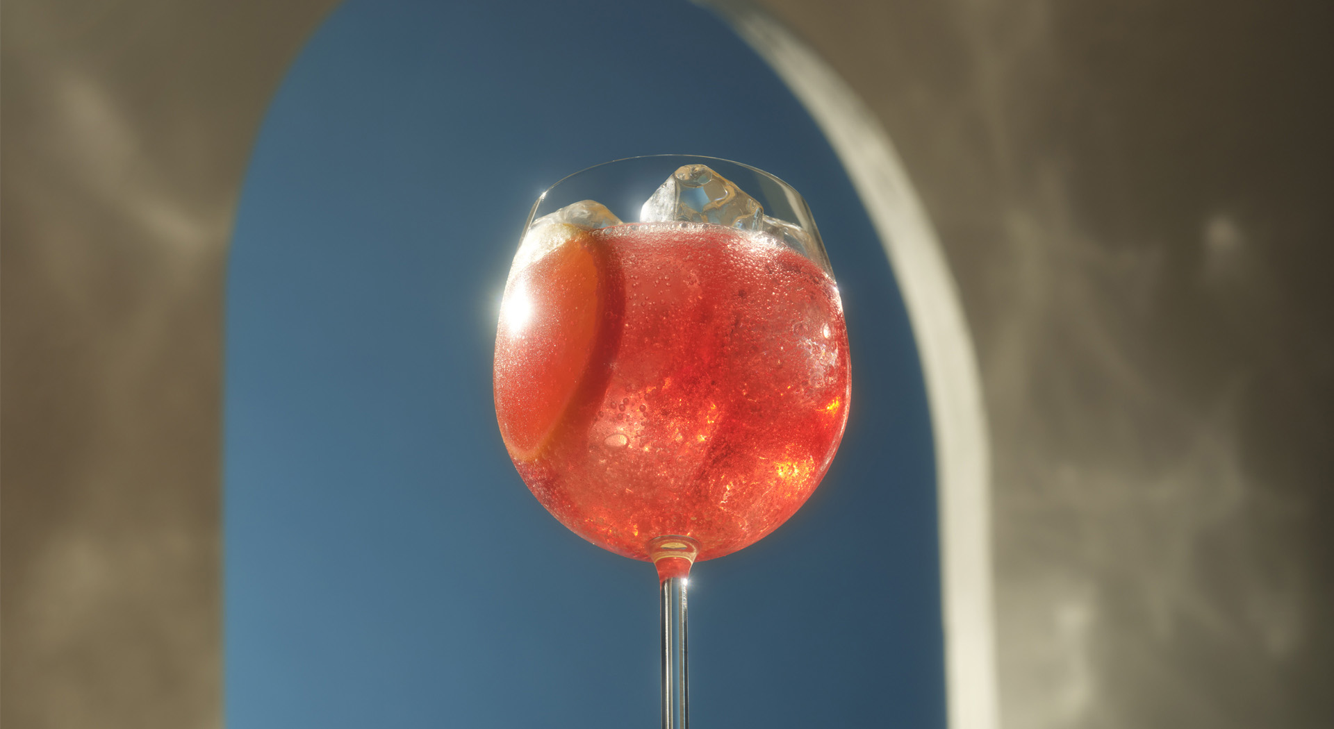 FY26_Martini_Website_CocktailHeaderBanner_Vibrante_Tonic_DESKTOP (2)