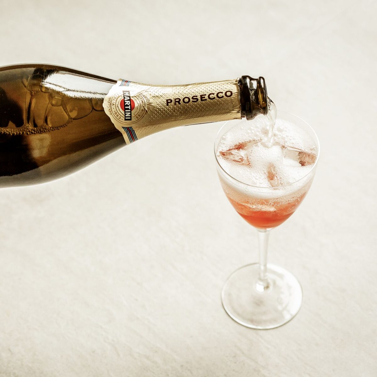 The Aperitivo Mood? It’s Bubbly. MARTINI & ROSSI US
